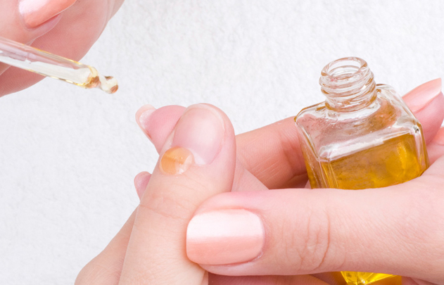 Astuces beauté à base d’huile d’olive : ongles fragiles et cassants